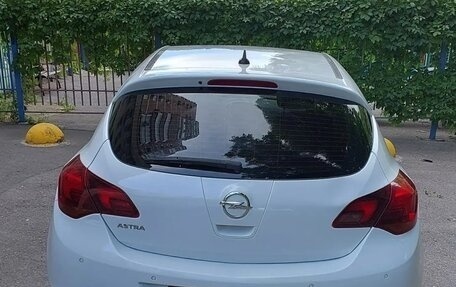 Opel Astra J, 2010 год, 700 000 рублей, 4 фотография