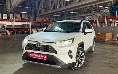 Toyota RAV4, 2021 год, 4 800 000 рублей, 14 фотография