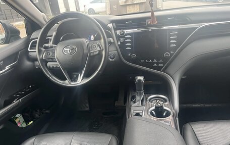 Toyota Camry, 2018 год, 2 700 000 рублей, 5 фотография