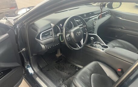 Toyota Camry, 2018 год, 2 700 000 рублей, 4 фотография