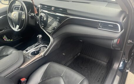 Toyota Camry, 2018 год, 2 700 000 рублей, 9 фотография
