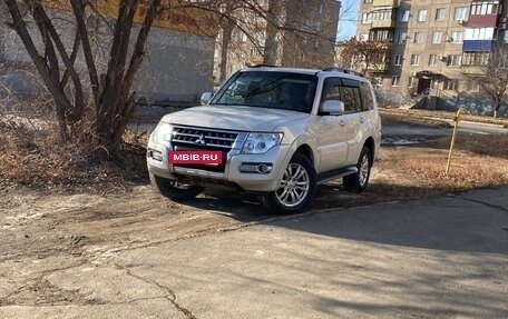 Mitsubishi Pajero IV, 2014 год, 2 400 000 рублей, 10 фотография