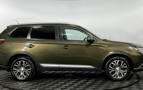 Mitsubishi Outlander III рестайлинг 3, 2015 год, 1 660 000 рублей, 5 фотография