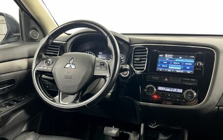 Mitsubishi Outlander III рестайлинг 3, 2015 год, 1 660 000 рублей, 15 фотография