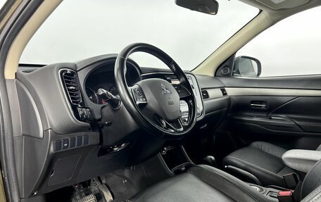 Mitsubishi Outlander III рестайлинг 3, 2015 год, 1 660 000 рублей, 10 фотография