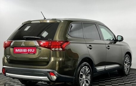 Mitsubishi Outlander III рестайлинг 3, 2015 год, 1 660 000 рублей, 6 фотография
