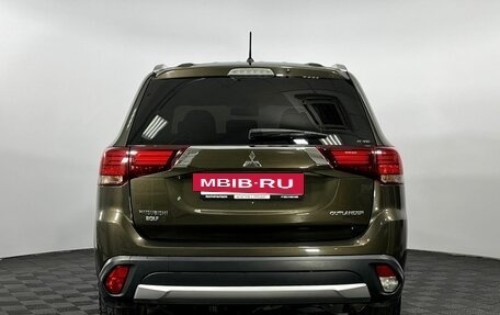 Mitsubishi Outlander III рестайлинг 3, 2015 год, 1 660 000 рублей, 7 фотография