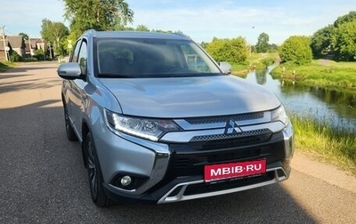 Mitsubishi Outlander III рестайлинг 3, 2019 год, 2 400 000 рублей, 1 фотография
