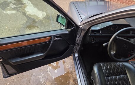 Mercedes-Benz E-Класс, 1995 год, 1 200 000 рублей, 8 фотография