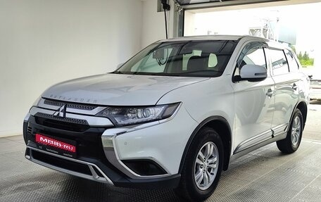 Mitsubishi Outlander III рестайлинг 3, 2019 год, 2 350 000 рублей, 1 фотография