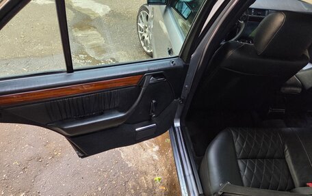 Mercedes-Benz E-Класс, 1995 год, 1 200 000 рублей, 34 фотография