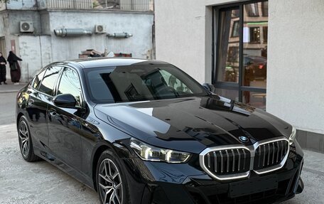 BMW 5 серия, 2024 год, 6 350 000 рублей, 2 фотография