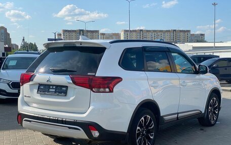 Mitsubishi Outlander III рестайлинг 3, 2021 год, 2 600 000 рублей, 4 фотография