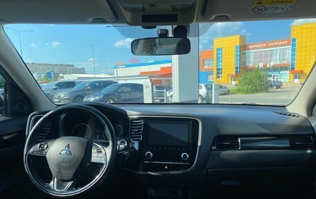 Mitsubishi Outlander III рестайлинг 3, 2021 год, 2 600 000 рублей, 26 фотография
