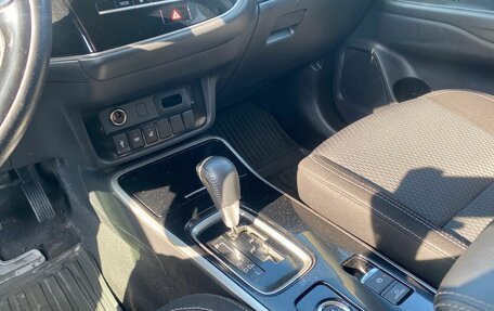 Mitsubishi Outlander III рестайлинг 3, 2021 год, 2 600 000 рублей, 25 фотография