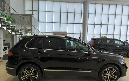Volkswagen Tiguan II, 2021 год, 3 700 000 рублей, 4 фотография