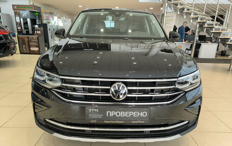Volkswagen Tiguan II, 2021 год, 3 700 000 рублей, 2 фотография