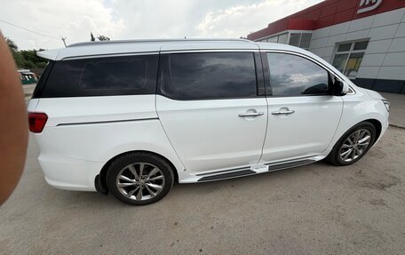 KIA Carnival III, 2020 год, 2 520 000 рублей, 5 фотография