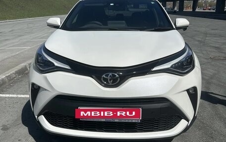 Toyota C-HR I рестайлинг, 2020 год, 2 330 000 рублей, 2 фотография