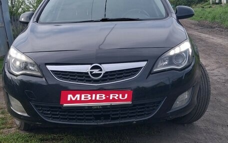 Opel Astra J, 2011 год, 650 000 рублей, 2 фотография