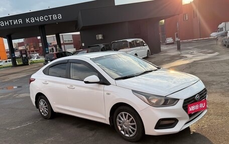 Hyundai Solaris II рестайлинг, 2017 год, 630 000 рублей, 2 фотография