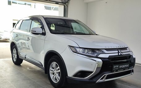 Mitsubishi Outlander III рестайлинг 3, 2019 год, 2 350 000 рублей, 3 фотография