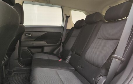 Mitsubishi Outlander III рестайлинг 3, 2019 год, 2 350 000 рублей, 15 фотография