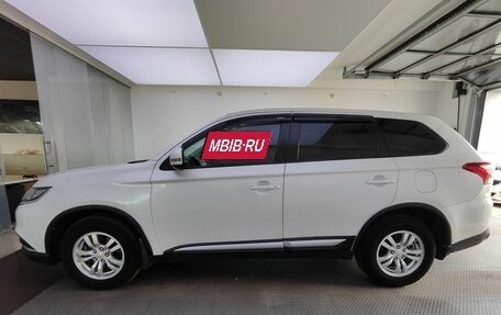Mitsubishi Outlander III рестайлинг 3, 2019 год, 2 350 000 рублей, 10 фотография