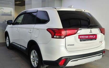 Mitsubishi Outlander III рестайлинг 3, 2019 год, 2 350 000 рублей, 8 фотография