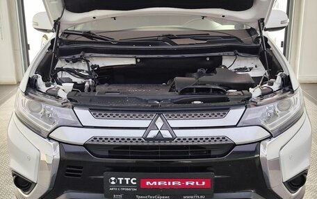 Mitsubishi Outlander III рестайлинг 3, 2019 год, 2 350 000 рублей, 11 фотография