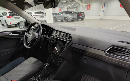 Volkswagen Tiguan II, 2019 год, 2 630 000 рублей, 15 фотография