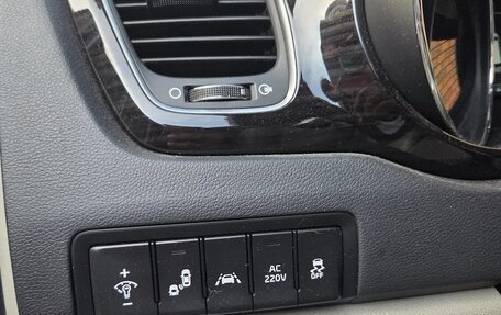 KIA Carnival III, 2018 год, 3 400 000 рублей, 10 фотография