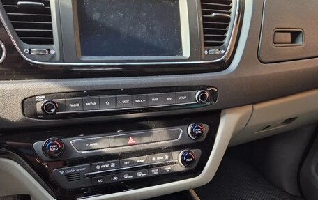 KIA Carnival III, 2018 год, 3 400 000 рублей, 12 фотография