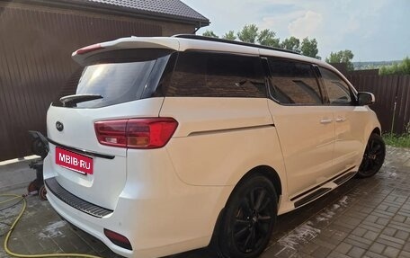 KIA Carnival III, 2018 год, 3 400 000 рублей, 4 фотография