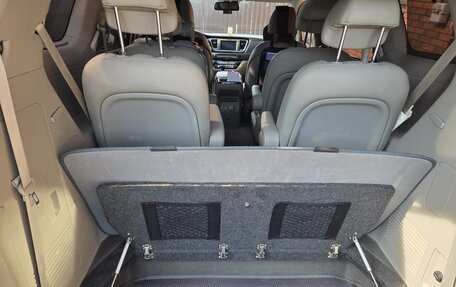KIA Carnival III, 2018 год, 3 400 000 рублей, 24 фотография