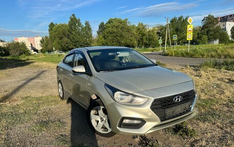 Hyundai Solaris II рестайлинг, 2018 год, 825 000 рублей, 4 фотография