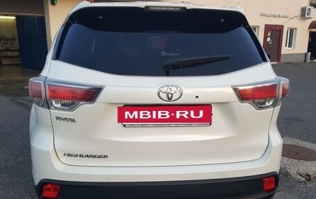 Toyota Highlander III, 2014 год, 2 990 000 рублей, 4 фотография