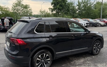 Volkswagen Tiguan II, 2019 год, 2 200 000 рублей, 3 фотография