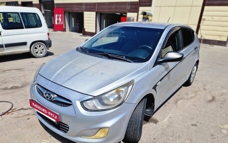 Hyundai Solaris II рестайлинг, 2012 год, 680 000 рублей, 3 фотография