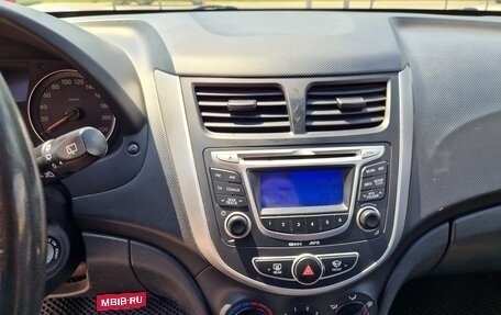 Hyundai Solaris II рестайлинг, 2012 год, 680 000 рублей, 17 фотография