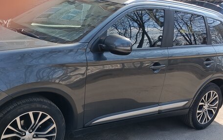 Mitsubishi Outlander III рестайлинг 3, 2018 год, 1 850 000 рублей, 7 фотография
