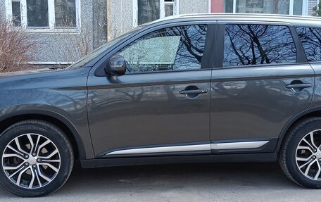 Mitsubishi Outlander III рестайлинг 3, 2018 год, 1 850 000 рублей, 5 фотография