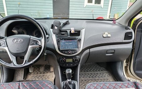 Hyundai Solaris II рестайлинг, 2011 год, 750 000 рублей, 2 фотография