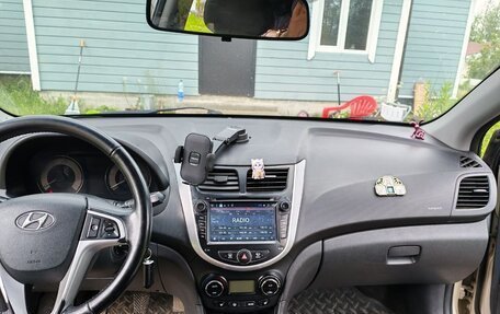 Hyundai Solaris II рестайлинг, 2011 год, 750 000 рублей, 11 фотография