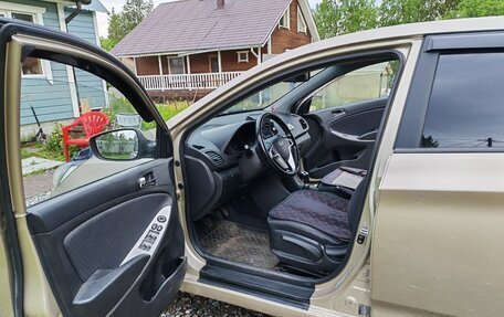 Hyundai Solaris II рестайлинг, 2011 год, 750 000 рублей, 12 фотография