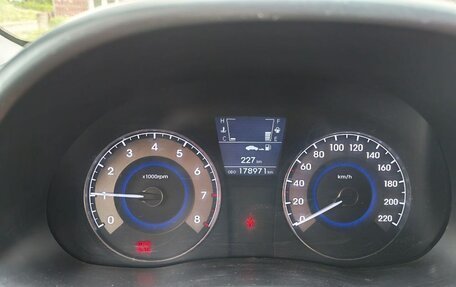 Hyundai Solaris II рестайлинг, 2011 год, 750 000 рублей, 15 фотография
