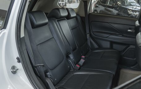 Mitsubishi Outlander III рестайлинг 3, 2017 год, 1 520 000 рублей, 10 фотография
