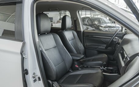 Mitsubishi Outlander III рестайлинг 3, 2017 год, 1 520 000 рублей, 11 фотография