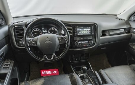 Mitsubishi Outlander III рестайлинг 3, 2017 год, 1 520 000 рублей, 9 фотография