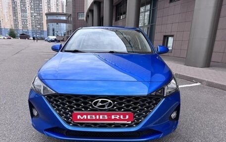 Hyundai Solaris II рестайлинг, 2021 год, 1 580 000 рублей, 2 фотография